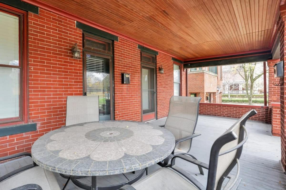 The Goodale House - 2 Units - 4 Bedroom 5 Bath Holiday home