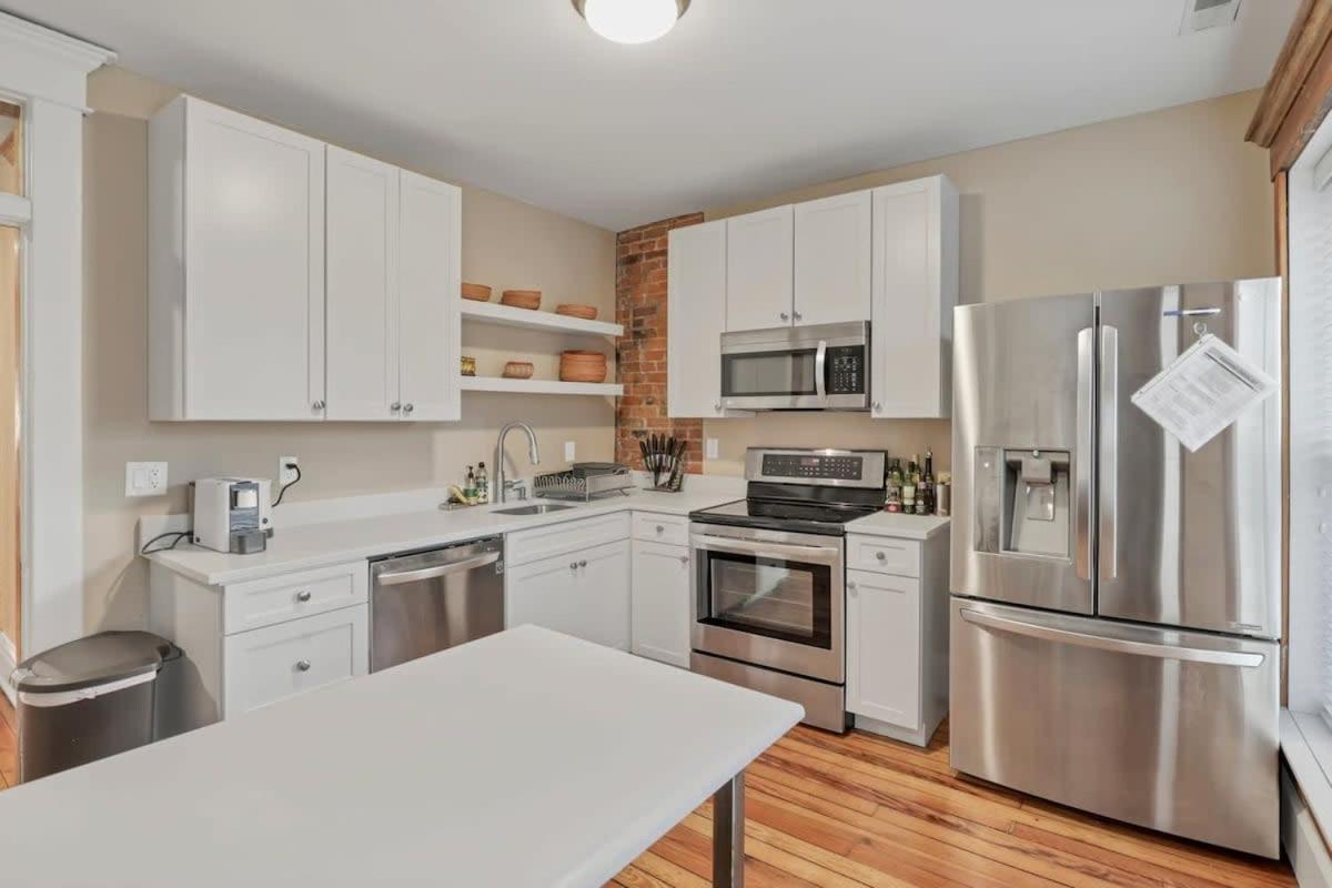 The Goodale House - 2 Units - 4 Bedroom 5 Bath Holiday home Columbus