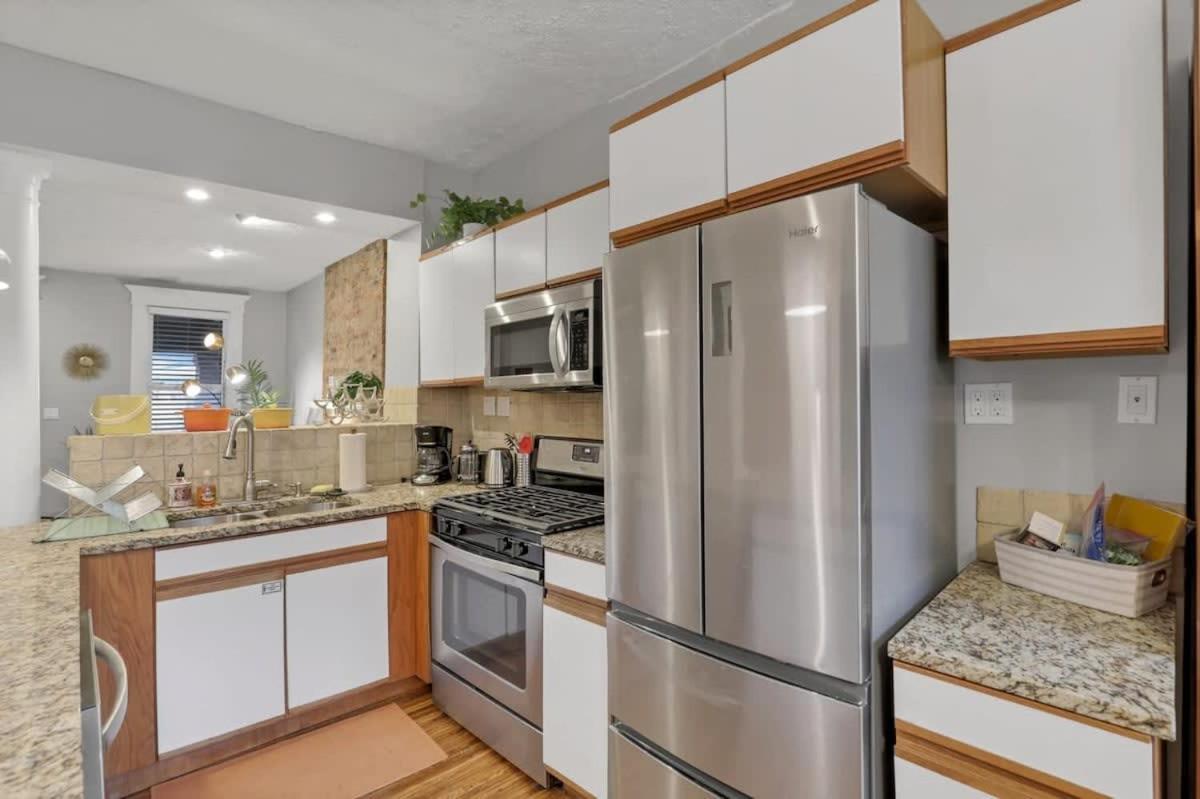 The Goodale House - 2 Units - 4 Bedroom 5 Bath *