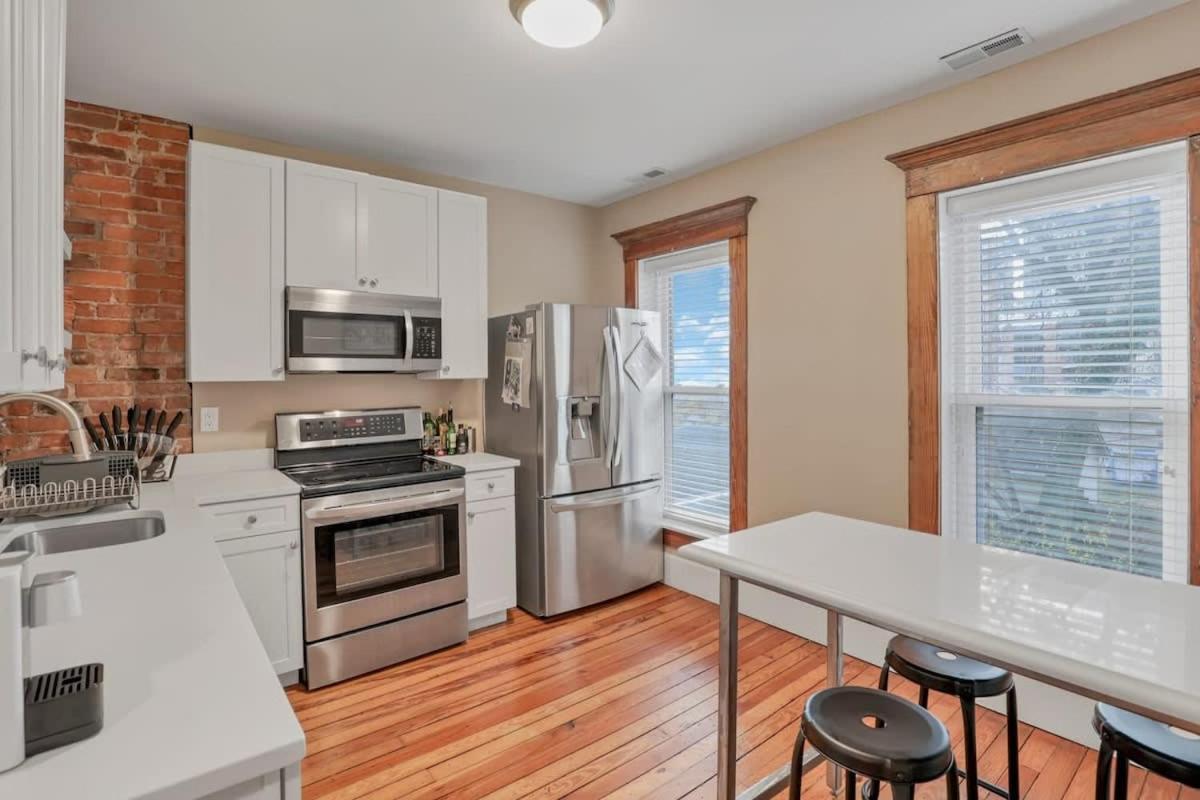 The Goodale House - 2 Units - 4 Bedroom 5 Bath Holiday home Columbus