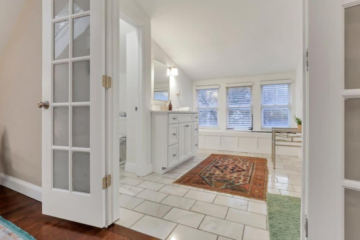 The Goodale House - 2 Units - 4 Bedroom 5 Bath Columbus