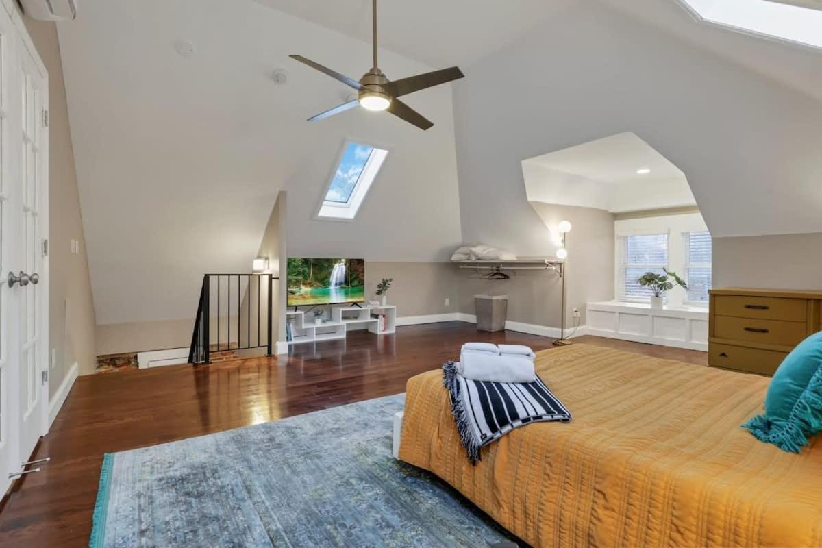 Holiday home The Goodale House - 2 Units - 4 Bedroom 5 Bath Columbus