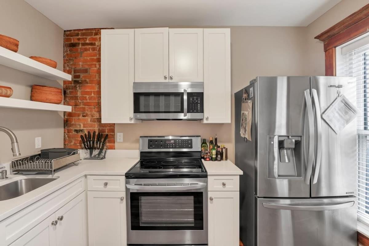The Goodale House - 2 Units - 4 Bedroom 5 Bath *